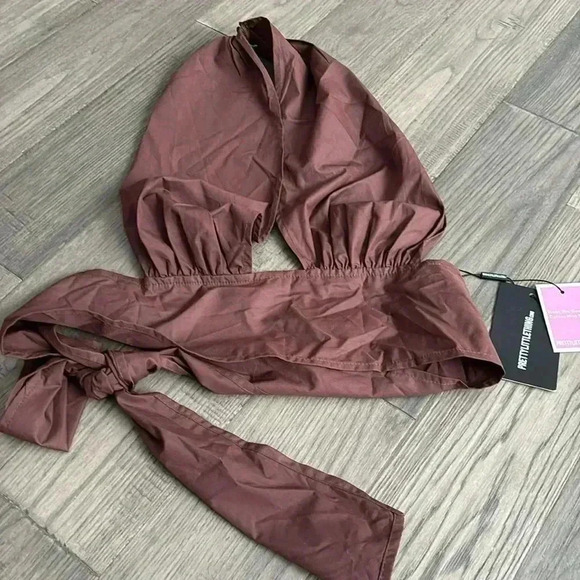 ✨🆕Pretty Little Thing🆕✨ |Chocolate woven cross front halter neck tie back top - Picture 3 of 9